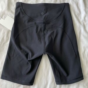 NWT lululemon Ribbed Contoured HR short 8” 6 black